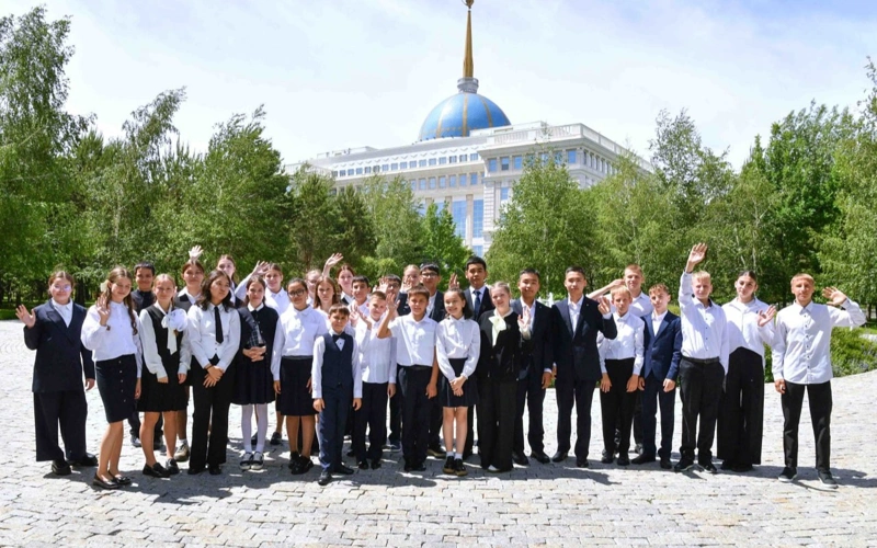 100 schoolchildren from across Kazakhstan take tour of Akorda Presidential Palace 