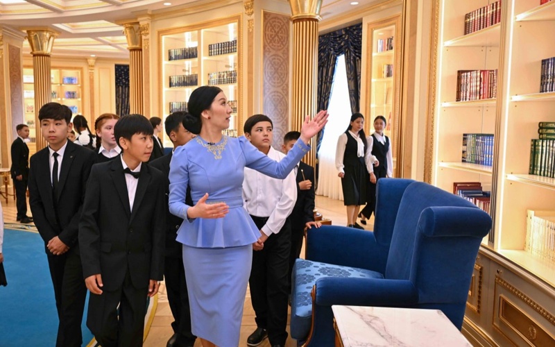 100 schoolchildren from across Kazakhstan take tour of Akorda Presidential Palace 