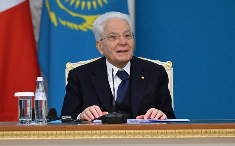 Memleket basshysy Italııa Prezıdentin Respýblıka kúniniń 80 jyldyǵymen quttyqtady