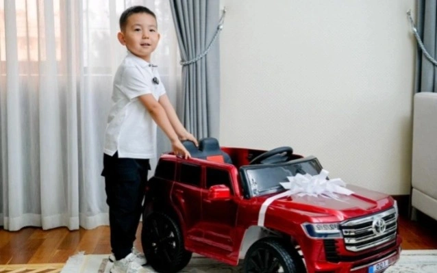 Kazakh President fulfills young boy’s dream with special gift