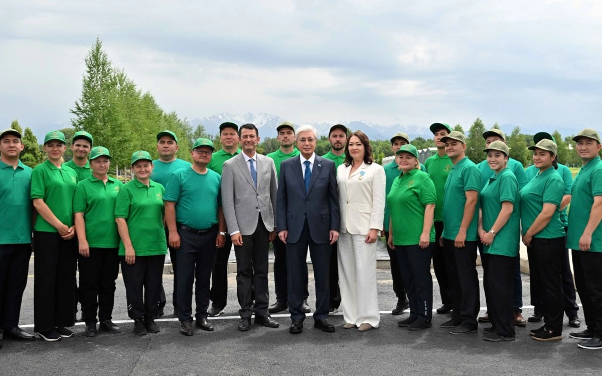 Head of State tours GREEN ECO greenhouse complex 