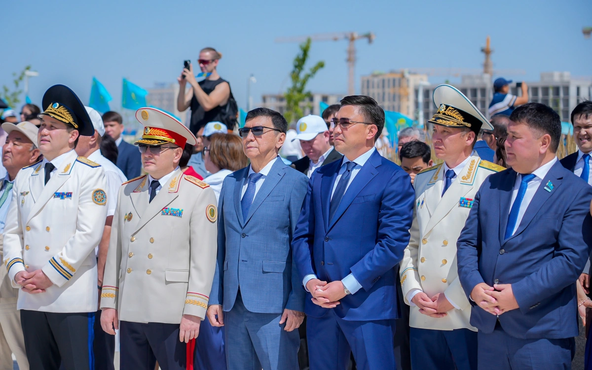 Символы независимости: жители Шымкента отметили государственный праздник