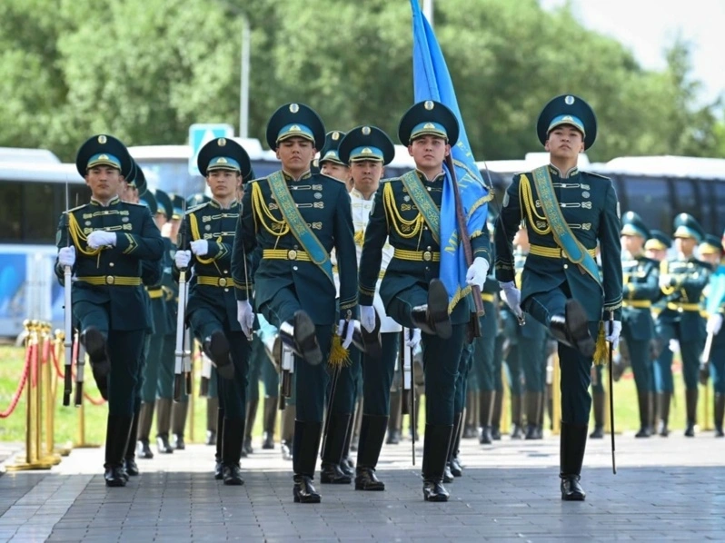 Байроқ кўтариш маросими