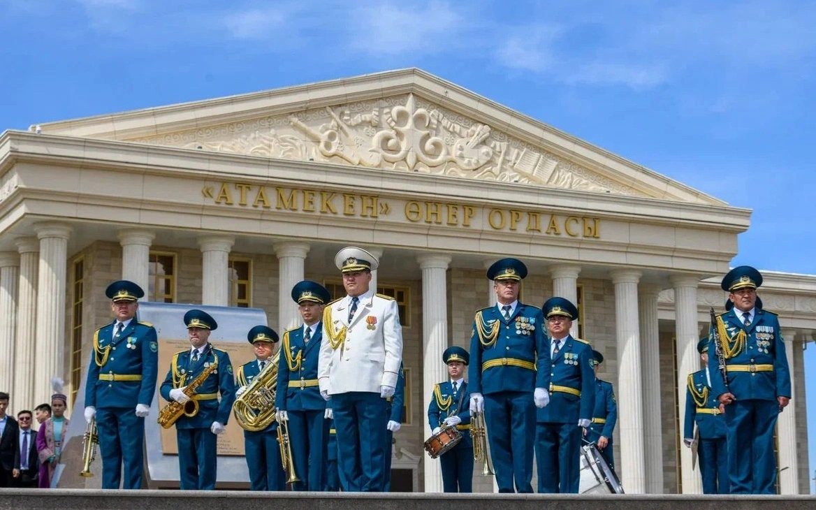 БҚО-да Мемлекеттік рәміздер күніне орай Ту көтеру рәсімі өтті