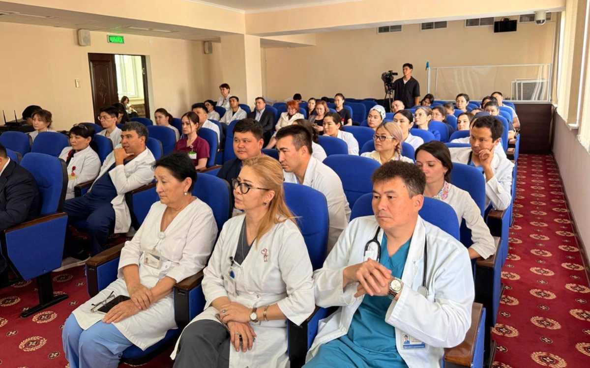 Ана өлімі, онкология және вакцинация: министр өңір дәрігерлеріне міндет жүктеді