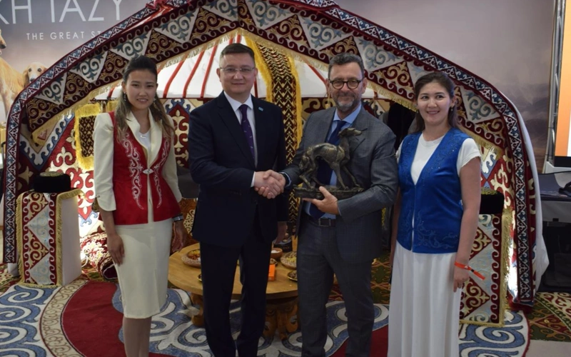 Казахстанский стенд на «World Dog Show–2026» — один из привлекательных — президент Итальянского кинологического союза