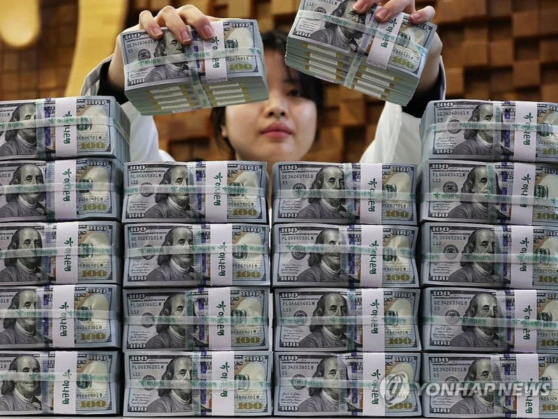 S. Korean won drops to 17-year low as foreign investors sell stocks