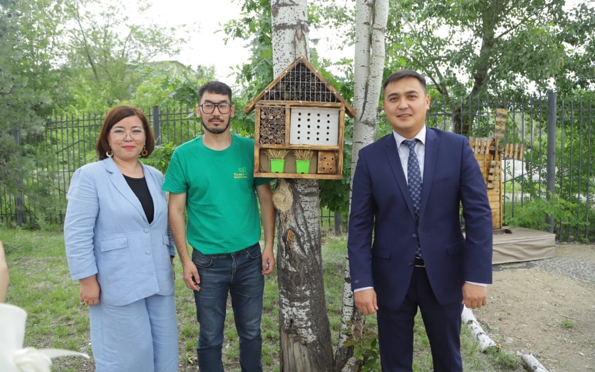Экология через практику: в Костанае открыли ресайклинг-мастерскую и установили отели для насекомых