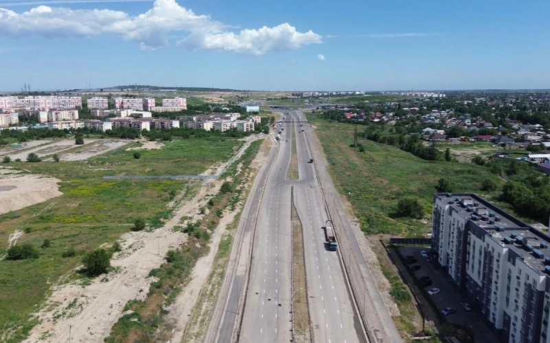 В Алматы спустя восемь лет открыли движение по новому участку улицы Саина