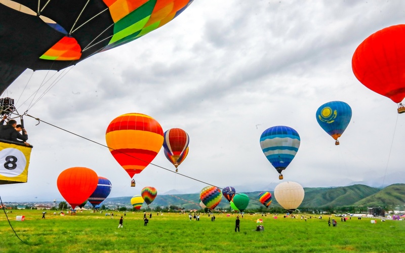Colorful hot air balloons soar above Kazakhstan's Kaskelen 