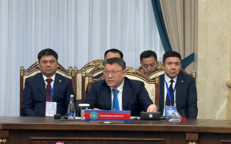 министр внутренних дел Ержан Саденов.