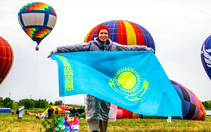 Colorful hot air balloons soar above Kazakhstan's Kaskelen 