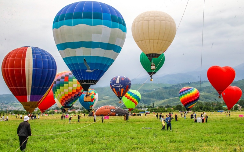 Colorful hot air balloons soar above Kazakhstan's Kaskelen 