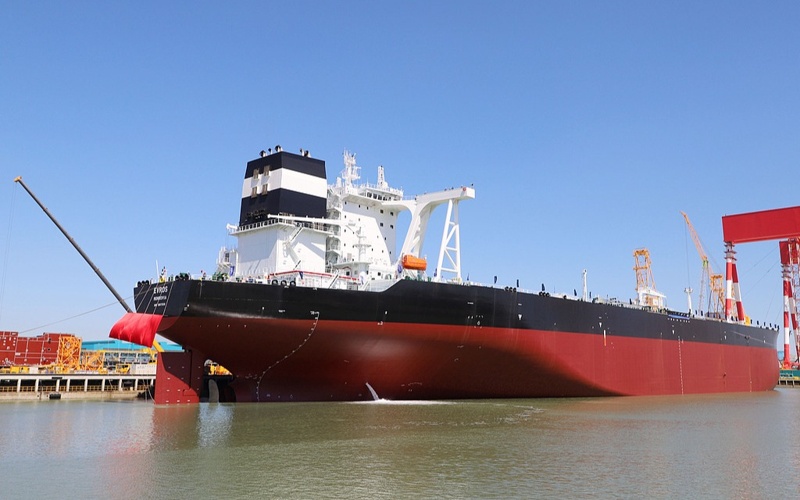 Two giant oil tankers completed and delivered in NE China Two giant oil tankers completed and delivered in NE China