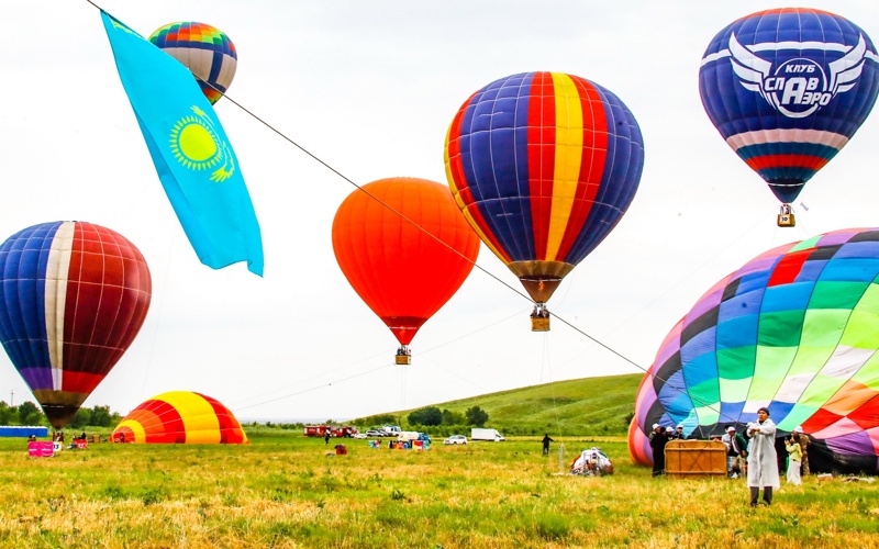 Colorful hot air balloons soar above Kazakhstan's Kaskelen 