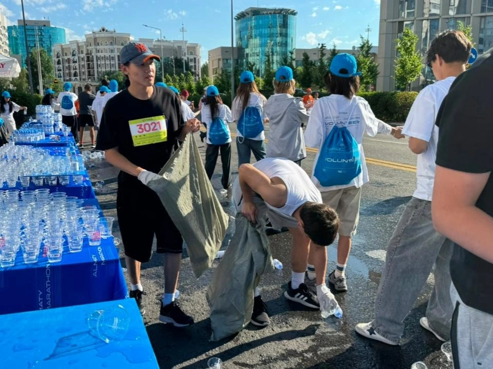 Участники Astana Half Marathon собрали мусор во время забега в поддержку акции &laquo;Таза Қазақстан&raquo;