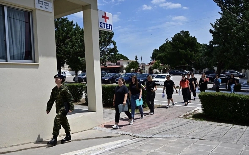Οι πρώτες γυναίκες εθελόντριες ξεκινούν στρατιωτική θητεία στην Ελλάδα