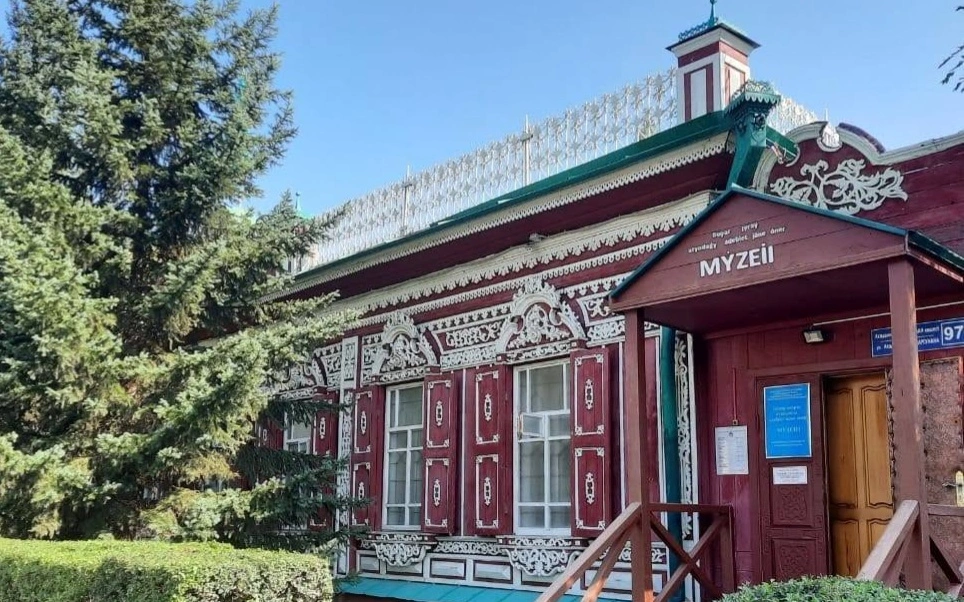 Pavlodarda Ámire Qashaýbaevtyń daýysy jazylǵan kúıtabaq saqtalyp tur