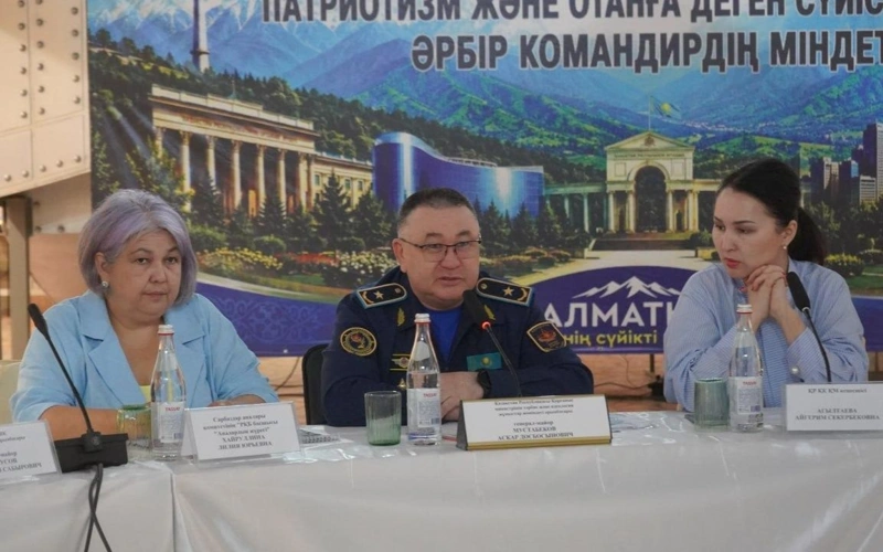 Рейтинг командиров по уровню доверия солдат  формируют в армии Казахстана