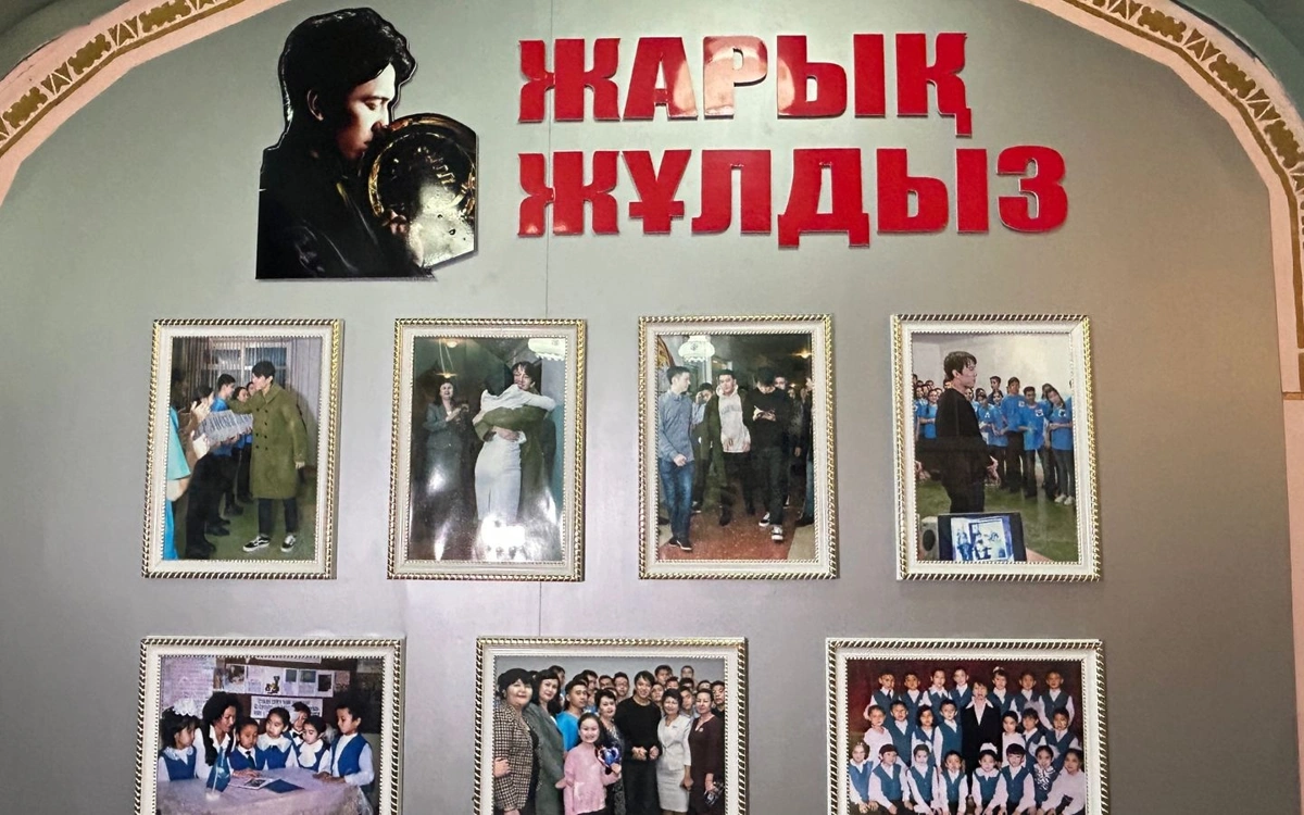 Ақтөбелік оқушылар Димаш Құдайбергеннің жанкүйерін сән-салтанатпен қарсы алды 