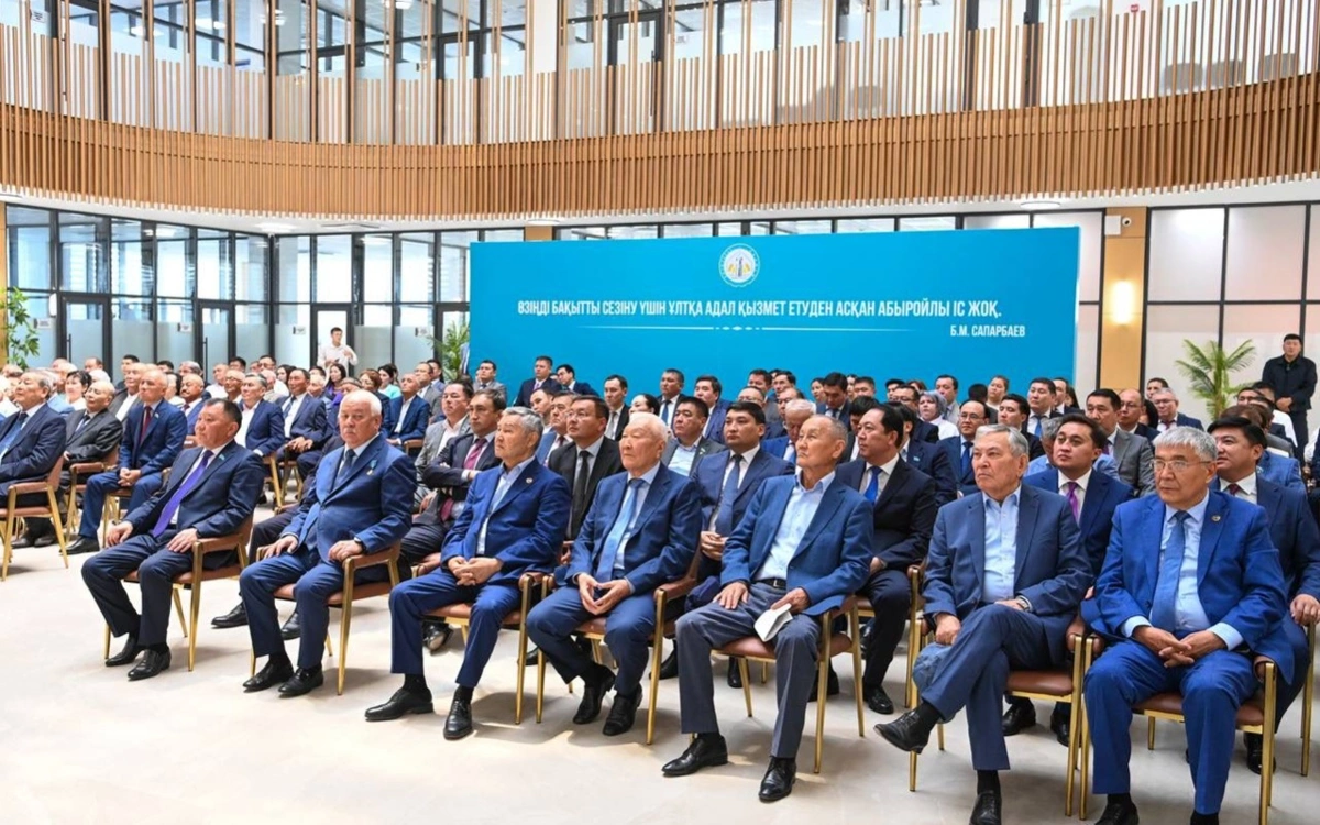 Қызылордада Бердібек Сапарбаевтың өмір жолына арналған кітап таныстырылды