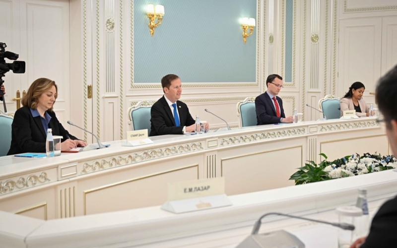 Kazakh President, U.S. Special Envoy for South and Central Asia hold talks Kazakh President, U.S. Special Envoy for South and Central Asia hold talks