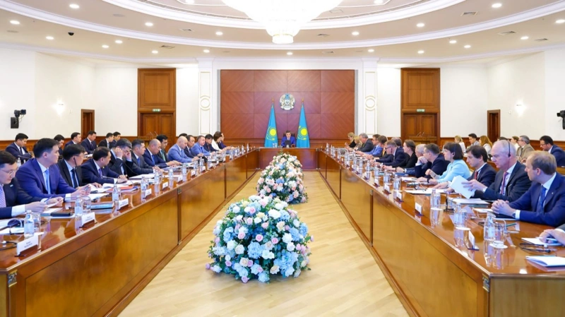 Oljas Bektenov «Qazaqstan-Eýroodaq» dıalog platformasynyń otyrysyn ótkizdi