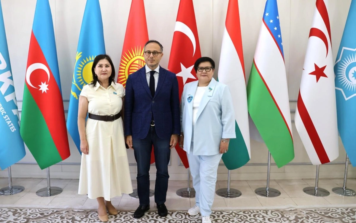 Парламентарии Казахстана и Азербайджана посетили секретариат ТЮРКПА