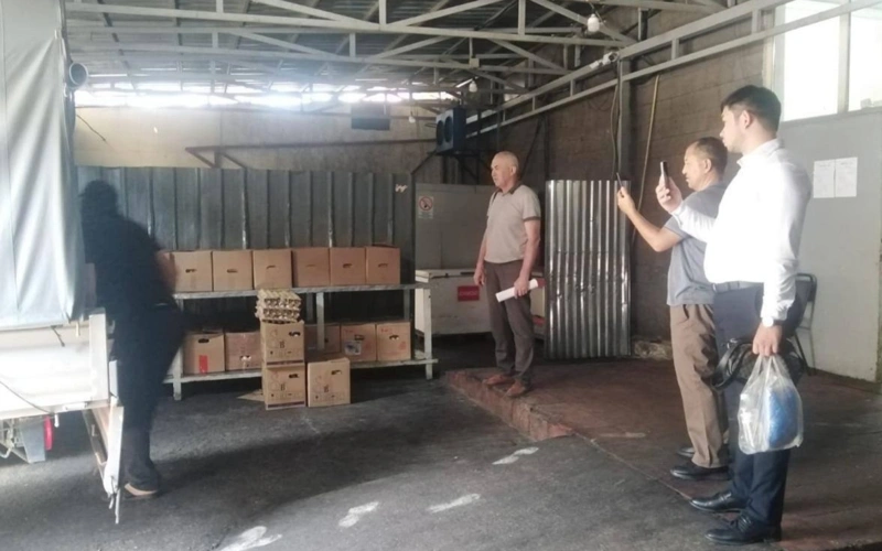 Almaty bazarynda 13 myńnan astam zańsyz ákelingen taýyq jumyrtqasy anyqtaldy