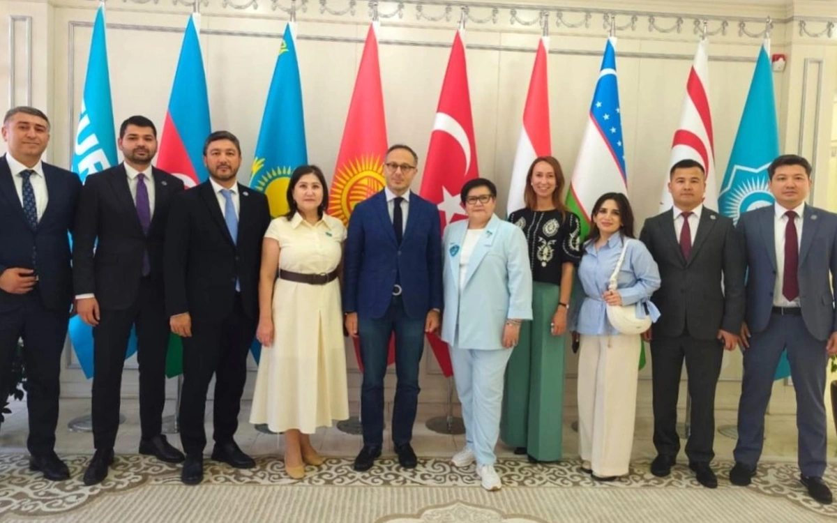 Парламентарии Казахстана и Азербайджана посетили секретариат ТЮРКПА