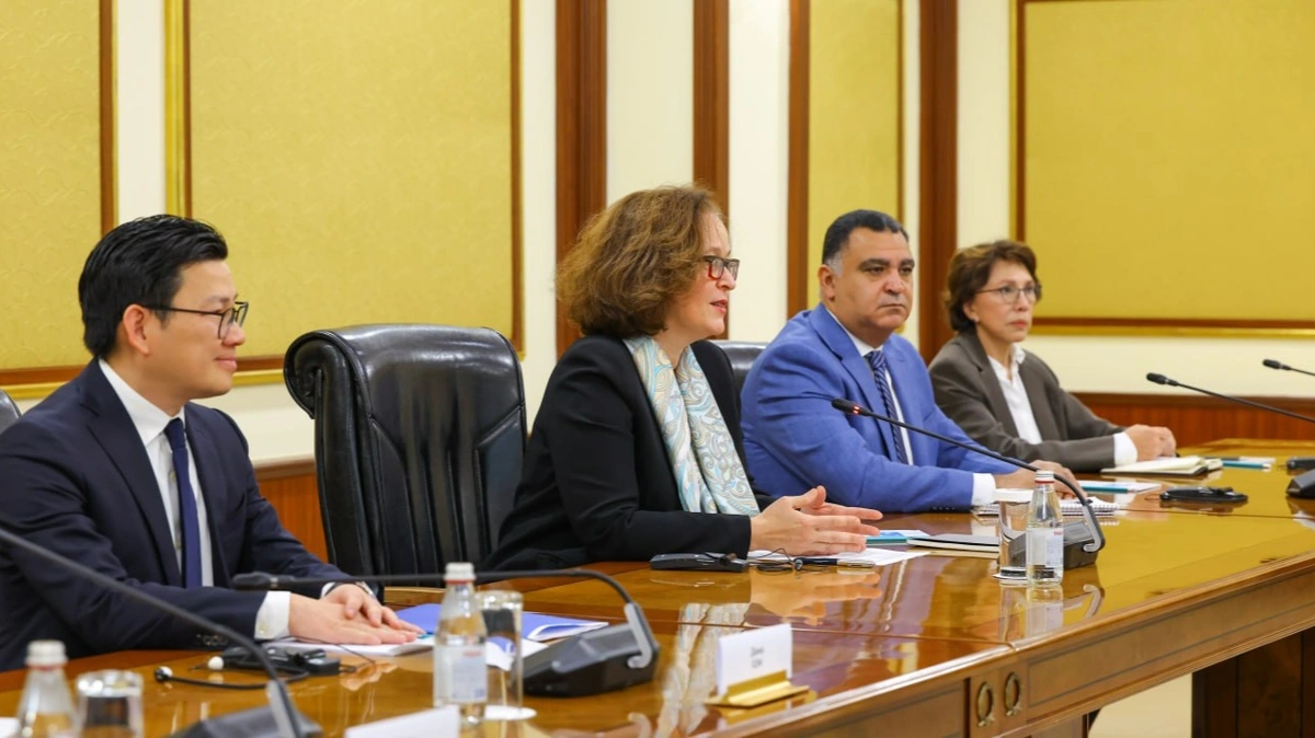Oljas Bektenov HVQ mıssııasynyń basshysy Amına Lareshpen Qazaqstan ekonomıkasynyń ornyqty damý máselelerin talqylady
