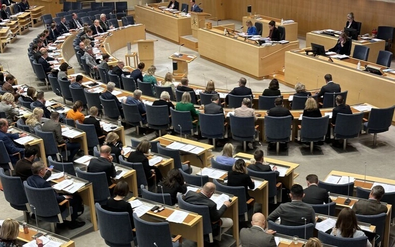 Парламент Швеции одобрил законопроект об отмене постоянного вида на жительство для беженцев