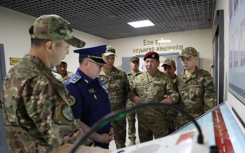 Астанада Қорғаныс министрінің орынбасары әскери бөлімдерді тексерді 