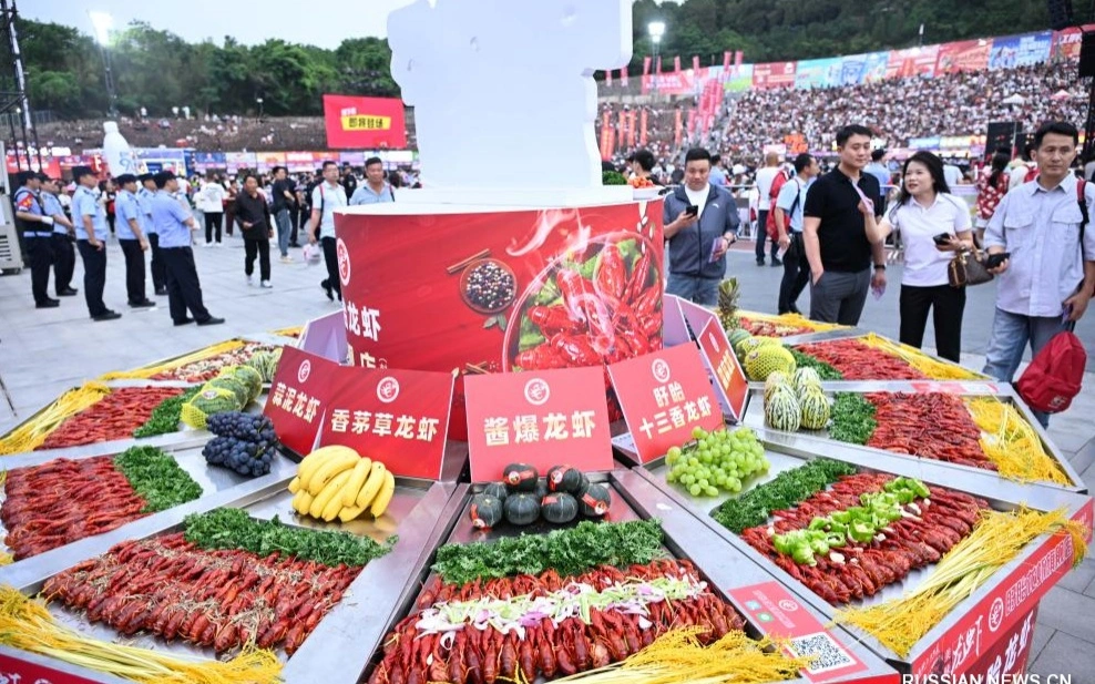 Шығыс Қытайда 120 тонна шаян сатылатын фестиваль басталды