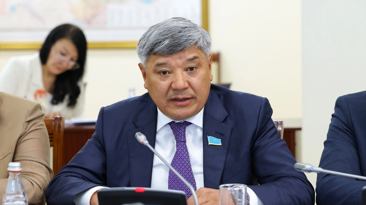 Үкіметте мемлекеттік тіл саясатын жүзеге асыру жөніндегі комиссияның отырысы өтті