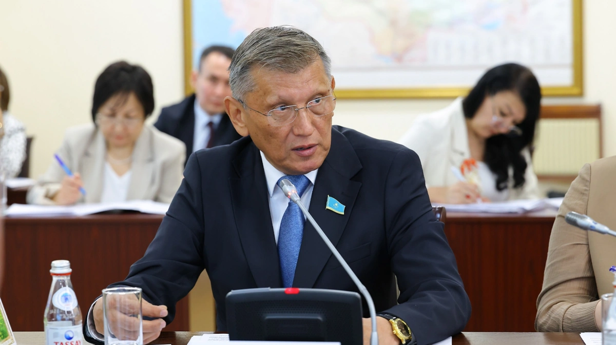 Үкіметте мемлекеттік тіл саясатын жүзеге асыру жөніндегі комиссияның отырысы өтті