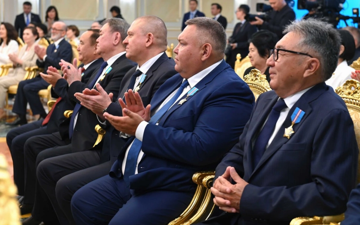  Президент бір топ медицина қызметкеріне мемлекеттік наградалар тапсырды