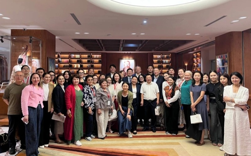 Myrzhakyp Dulatov and Dimash: Kazakh cultural code presented in Beijing Myrzhakyp Dulatov and Dimash: Kazakh cultural code presented in Beijing