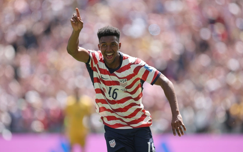 U.S. maintains perfect start with 2-0 win over Australia 