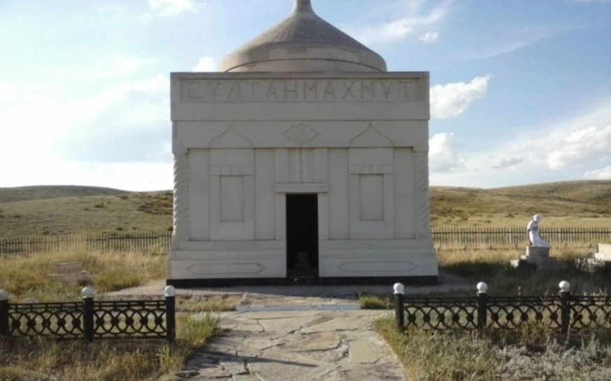 Сұлтанмахмұт кесенесі. Әулиебұлақ 