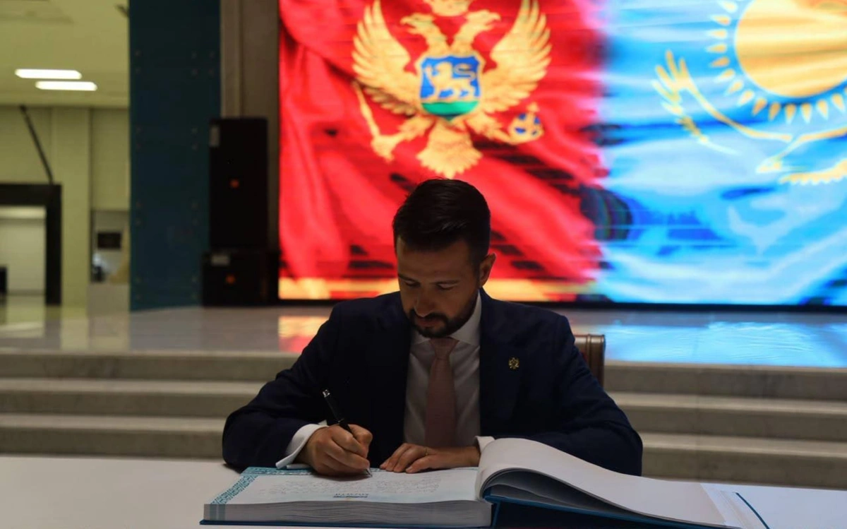 Черногория Президенті Қазақстан Республикасының Ұлттық музейінде болды