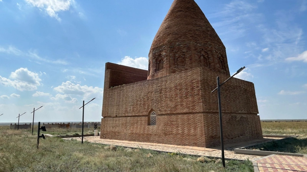 Ақтөбедегі батырлар кесенесі