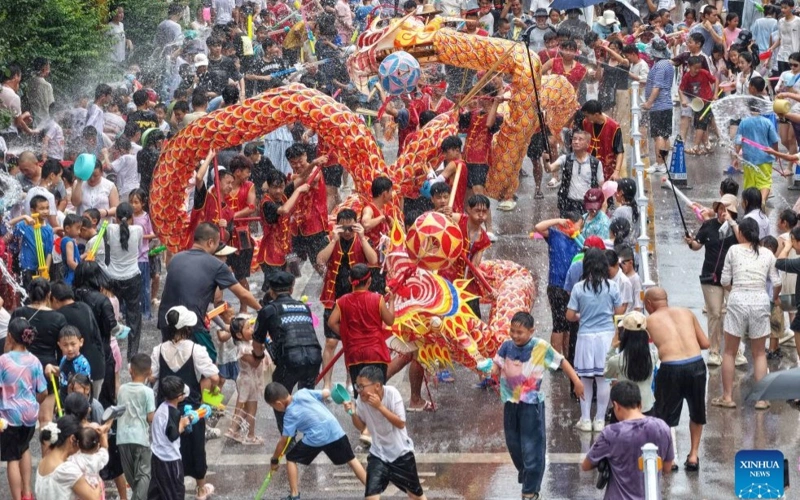 China’s cross-border travel soars 12.9% during 2026 Dragon Boat Festival holiday