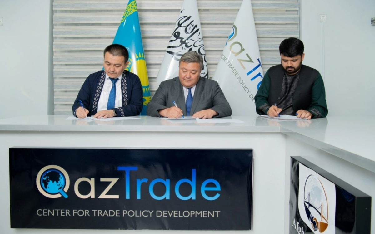 Qazaqstan Kabýlda saýda úıin ashty 