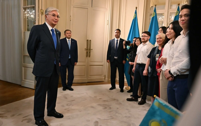 Tokayev meets young Kazakhstanis living in Belgium