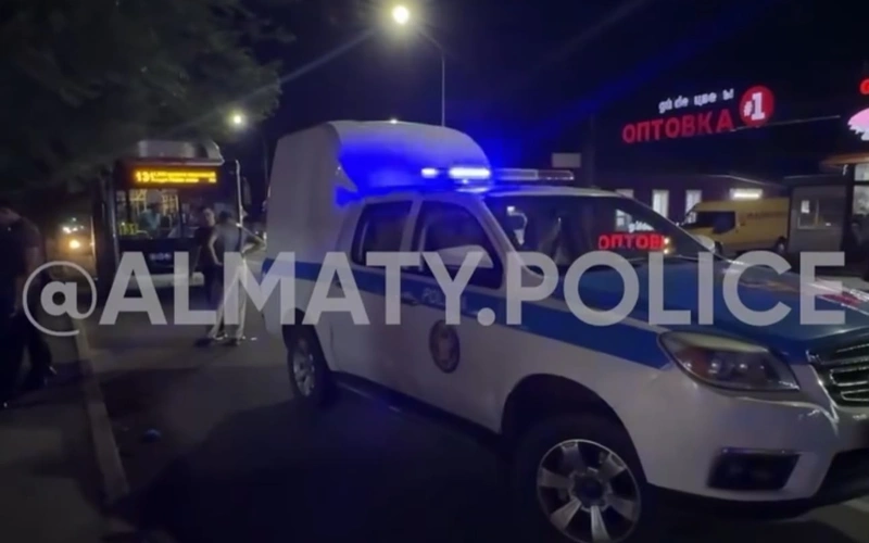 Алматыда денсаулығы нашарлаған автобус жүргізушісі жол үстінде мерт болды
