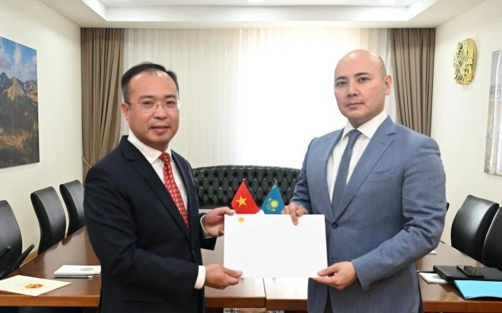 Kazakh Deputy FM receives credentials from Vietnam’s Ambassador, highlights stronger ties