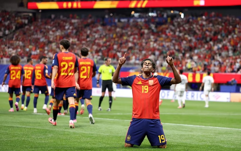 Spain find spark in Yamal's return