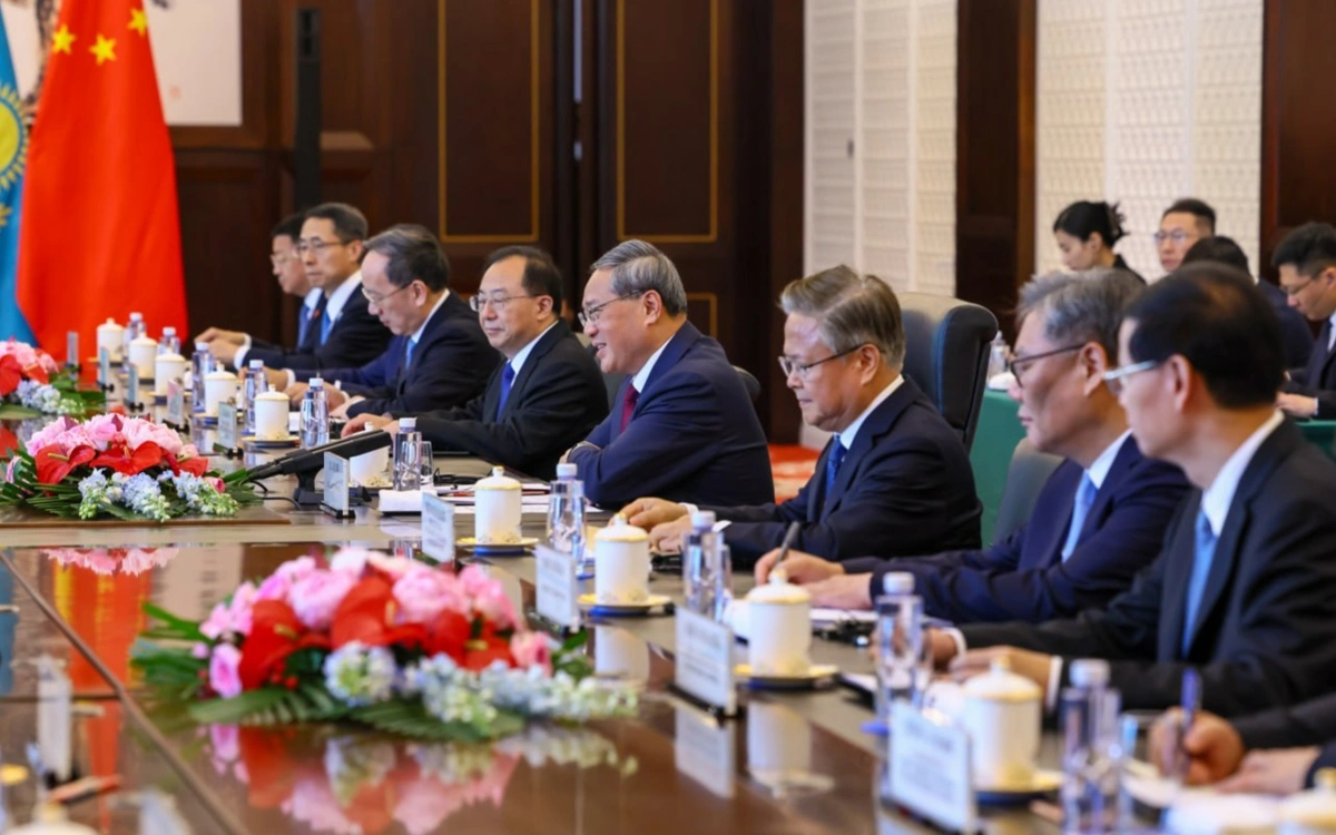 别克帖诺夫会见中国国务院总理李强并出席&ldquo;一带一路&rdquo;专题会议