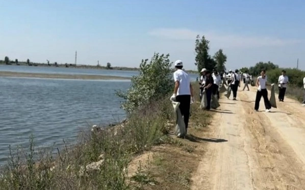 «Таза Қазақстан»: берег водохранилища в Сарани очистили от мусора